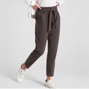 ATHLETA Skyline Belted Lightweight Pants in Gray Taupe Size 0
